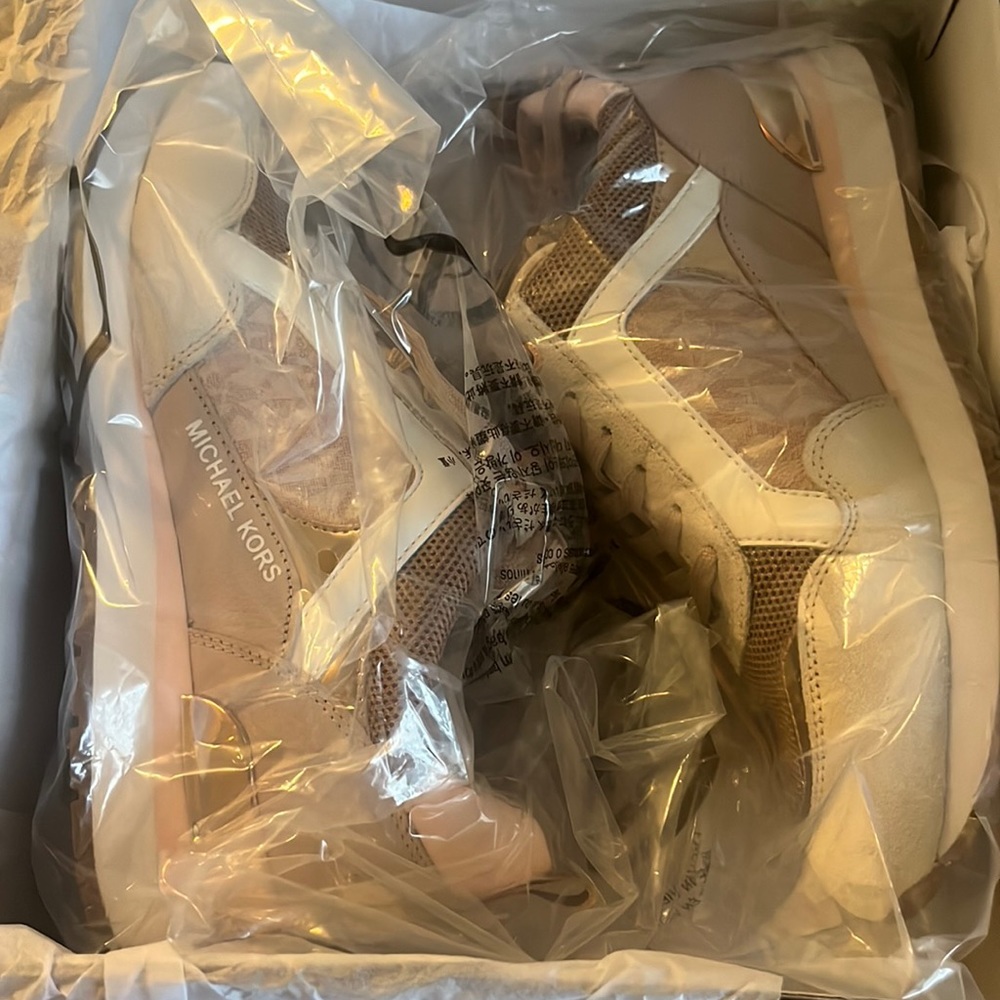 Michael Kors, Women size 8.5(US) Wilma Trainer